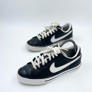 NIKE WOMEN'S SWEET CLASSIC LEATHER SNEAKERS SIZE 7.5.   354496-011 Black White